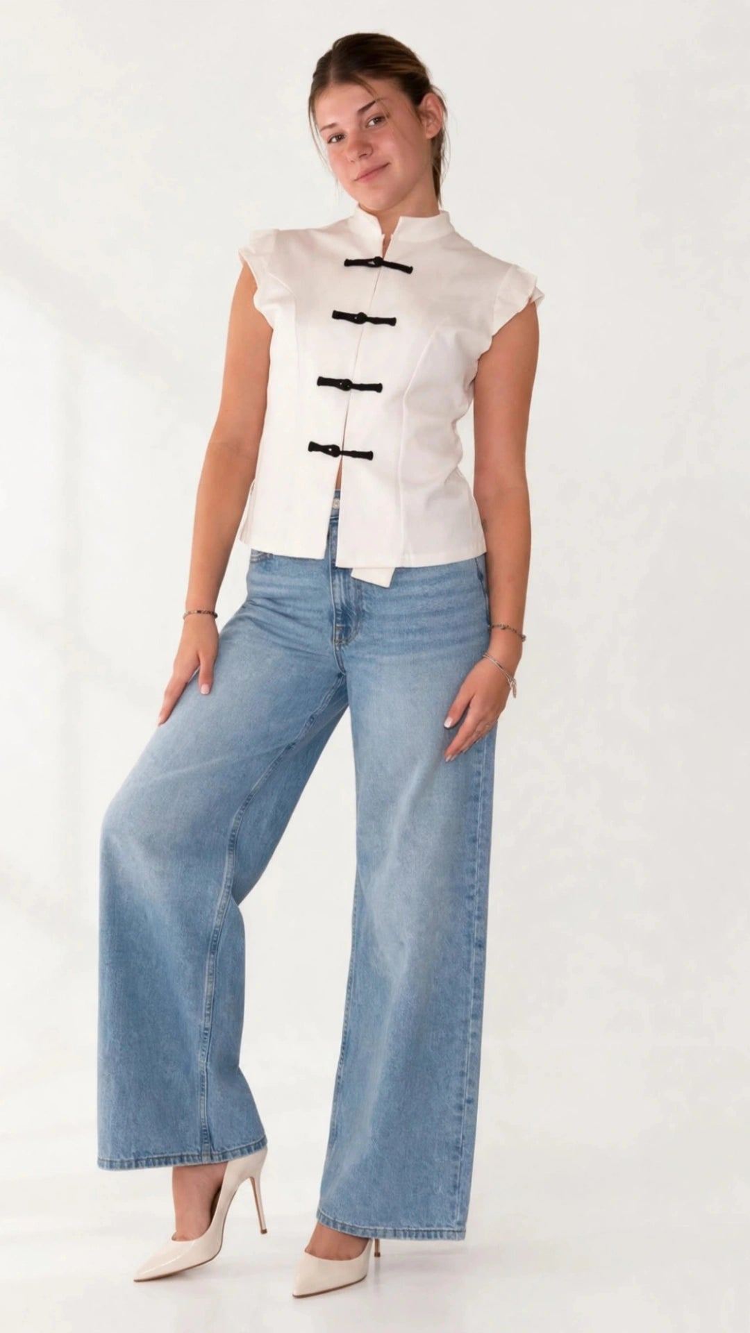 Chaleco Mujer Blanco Estilo Asiático Cuello Mao Botones Nudo Negro | Velyra Atelier