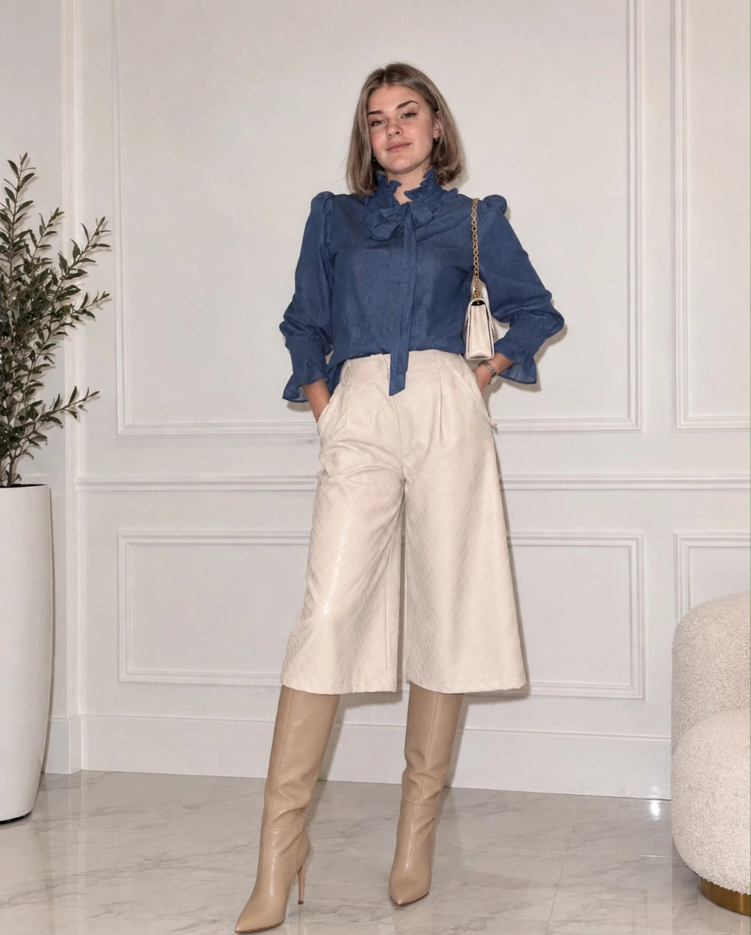 Bermudas crema efecto piel de tiro alto