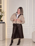 Bomber impermeable beige con capucha y detalles de leopardo