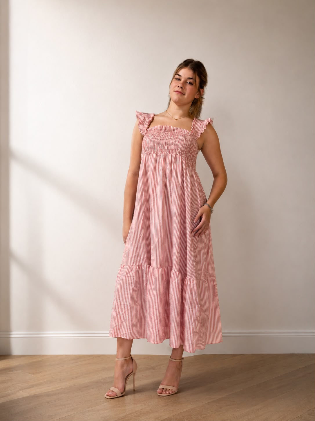 VESTIDO  ROSA DE TIRANTES CON VOLANTES TALLA UNICA